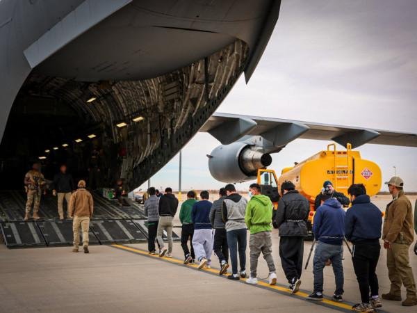 Menos de 1% dos deportados sob governo Trump tinham condenações por homicídio, revela documento do ICE