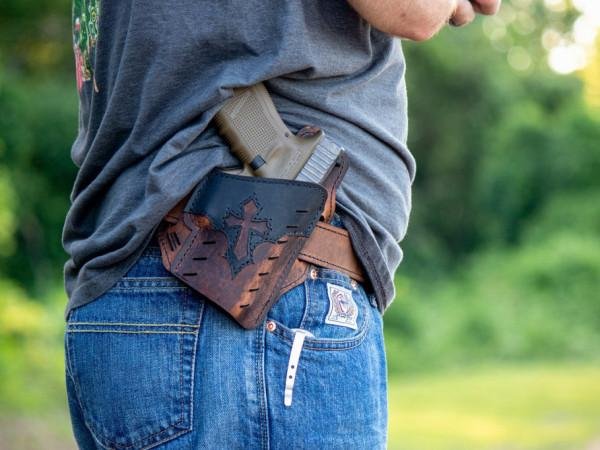 Nova lei autoriza porte aberto de armas em todo o estado da Flórida