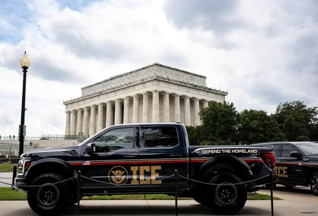 ICE lança nova frota de carros em vídeo chamativo nas redes sociais