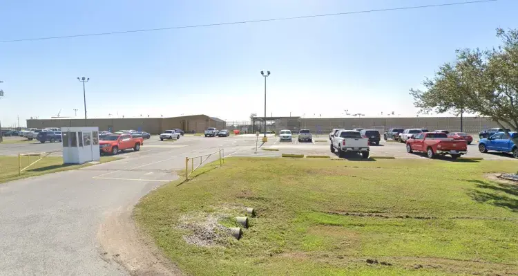 Brasileiras foragidas do 8 de janeiro são detidas ao chegar nos EUA um dia após posse de Trump