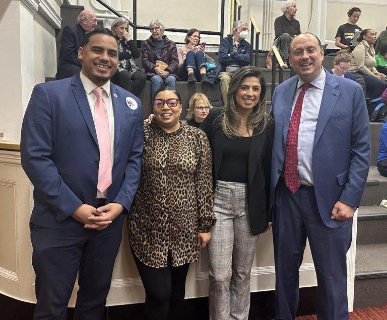 Centenas de Pessoas em Boston Pedem Aprovação de Projetos de Proteção a Imigrantes