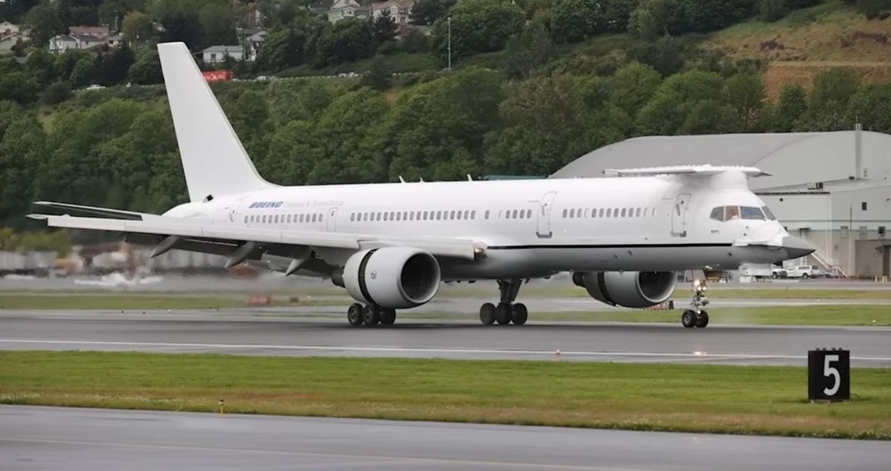 Avião militar americano pousa em Porto Alegre e levanta especulações