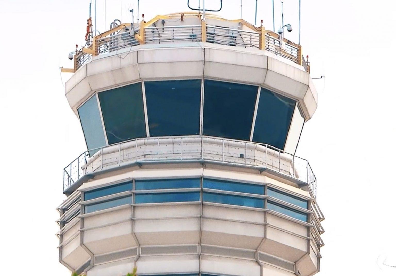 Paralisação do Governo Causa Escassez de Controladores e Atrasos em Aeroportos dos EUA