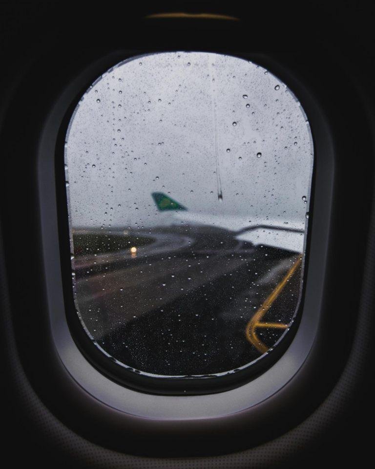 Mães processam governo dos EUA após deportação de crianças, incluindo menino com câncer