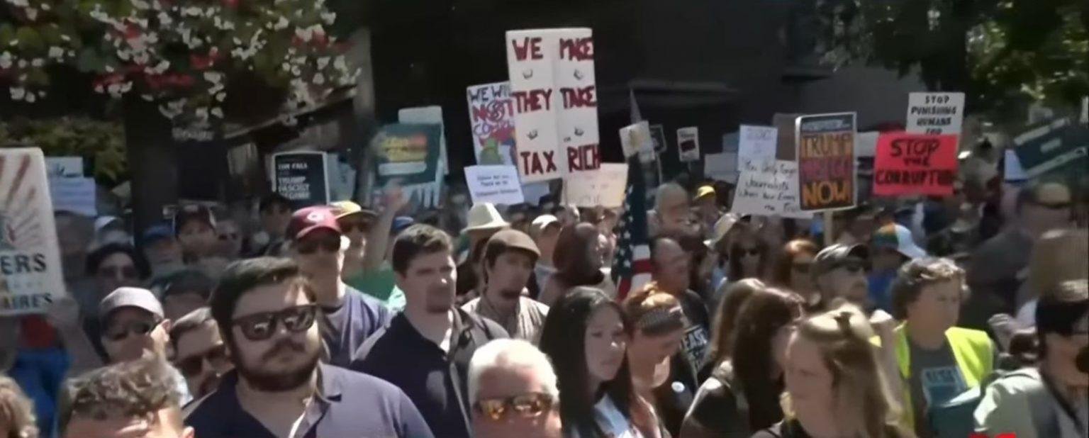 Manifestantes protestam contra operação de Trump em Chicago